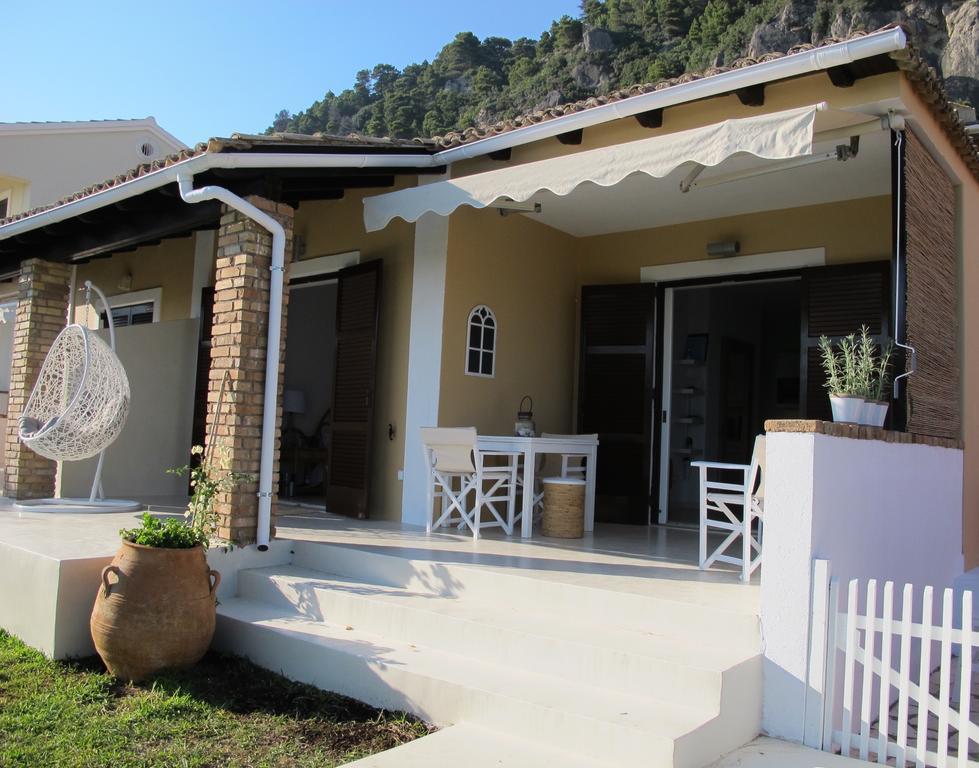 Seafront Calista Beach House With Garden Glyfada  Exteriér fotografie