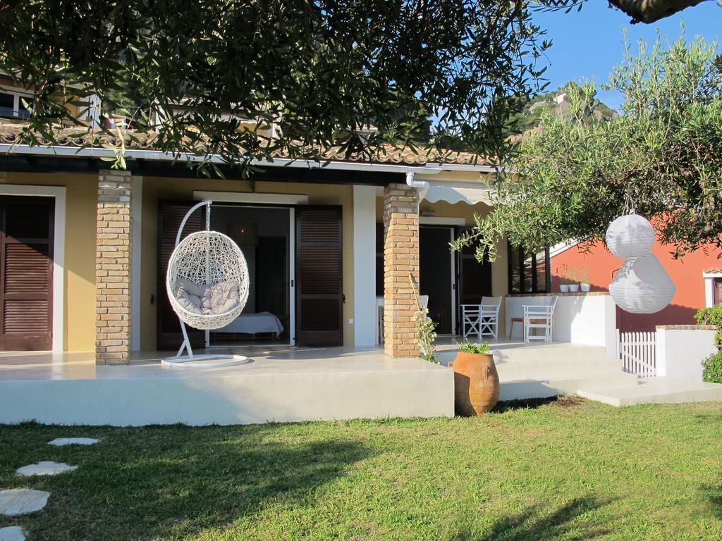 Seafront Calista Beach House With Garden Glyfada  Exteriér fotografie
