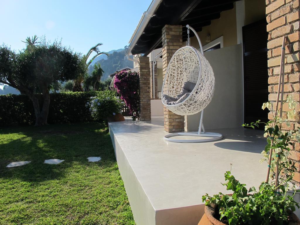 Seafront Calista Beach House With Garden Glyfada  Exteriér fotografie